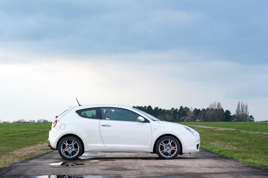  Alfa Romeo MiTo (955) 2013 года  (UK) (фото 16 из 20)